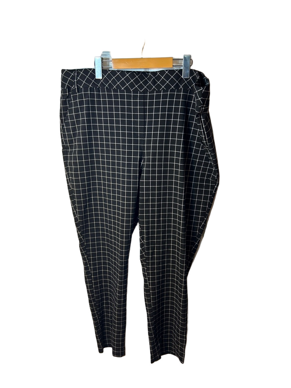 Pennington’s Black Windowpane checkered Pull On Crop Career Dress Pants